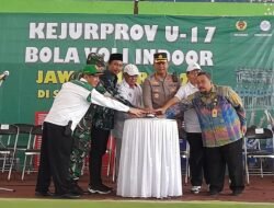 Bupati Sidoarjo Menjadi Inspektur Upacara Pembukaan Kejurprov Bola Voli U-17 Jatim