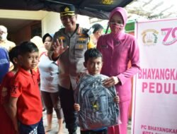 Polisi Pulihkan Semangat Anak di Lokasi Bencana Puting Beliung Sidokepung