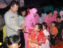 Polresta Sidoarjo dan Bhayangkari Bagikan Paket Sembako dan Perlengkapan Sekolah di Lokasi Bencana Puting Beliung