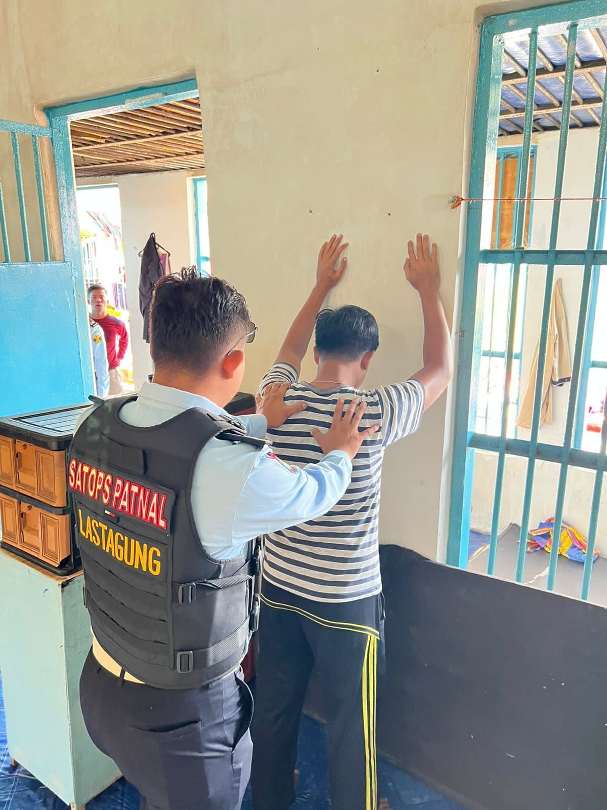 Satoppatsnal Lapas Kotaagung Cegah Gangguan Kamtib dengan Deteksi Dini Geledah Kamar WBP