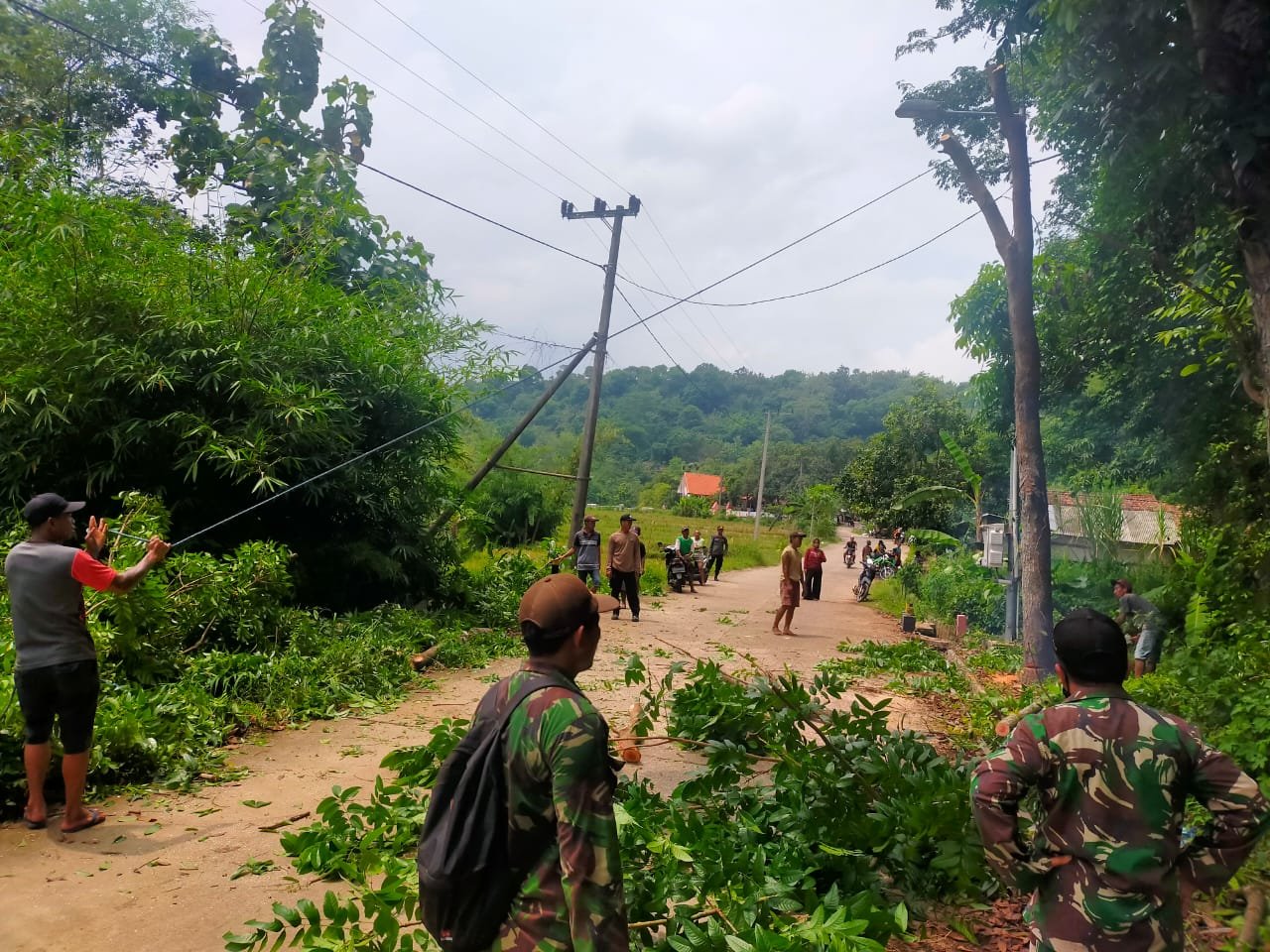 Koramil Jatirejo Terus Konsisten Lakukan Mitigasi Bencana
