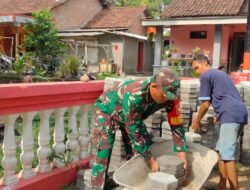 Kompak Babinsa Koramil 0815/14 Dlanggu Bersama Warga Gelar Karya Bakti