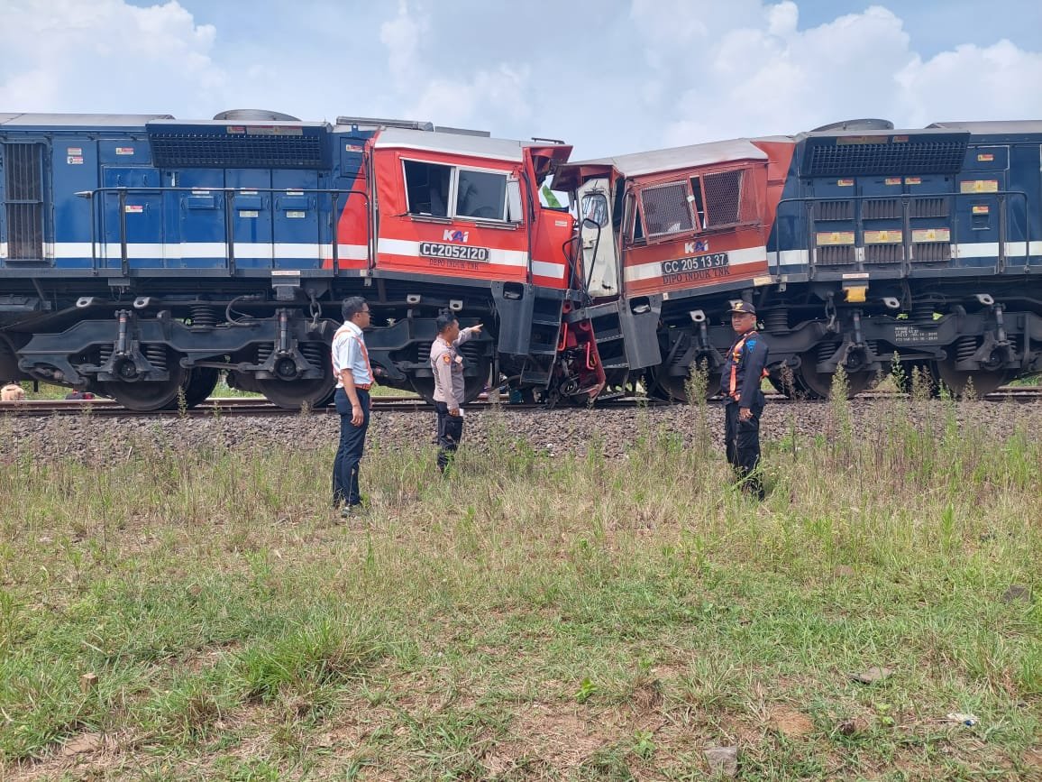 Dua Kereta Api Batu Bara Tabrakan di Stasiun Rengas, Polda Lampung Terjunkan Polisi