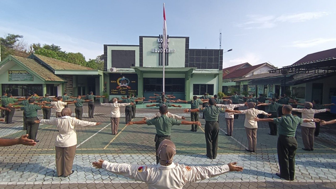 Jaga Kesehatan, Militer & PNS Kodim Mojokerto Senam Winchu