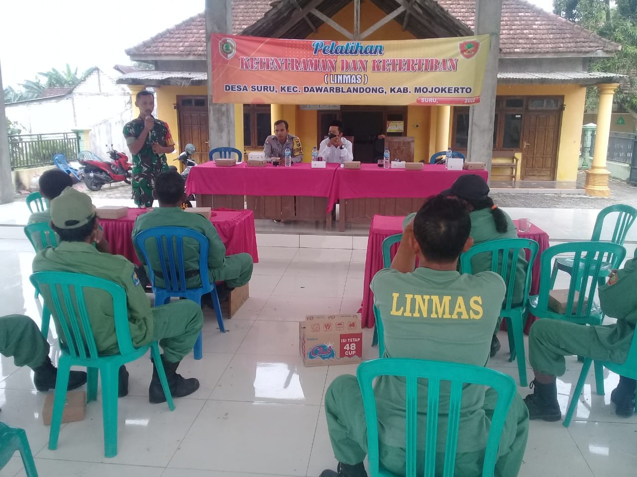 Peran Serta Babinsa Koramil Dawarblandong Berikan Pembekalan dan Pelatihan Linmas