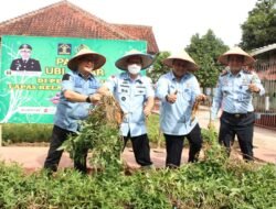 Plt. Kakanwil Beri Penguatan Tugas dan Fungsi Sekaligus Panen Ubi Jalar Bersama Lapas Kotaagung