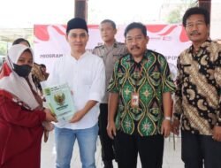 889 Sertifikat PTSL Desa Lengkong Dibagikan