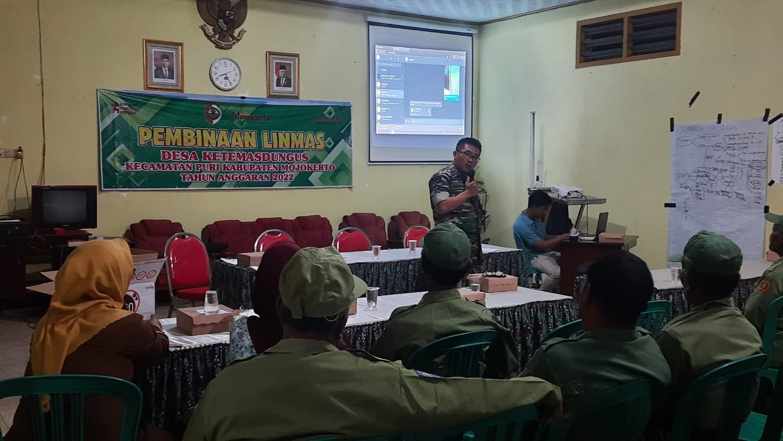 Koramil 0815/04 Puri Bekali Satlinmas Wasbang Bela Negara