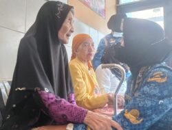 Jelang HUT Ke-51 Korpri, PNS TNI AD Kodim 0815/Mojokerto Anjangsana Ke Panti Werdha Mojopahit