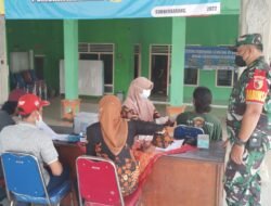 Koramil Dlanggu Bareng Nakes Buka Layanan Vaksin Booster