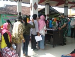 Pos Ramil Mojoanyar Dampingi 2.935 Warga Penerima BLT BBM – BPNT