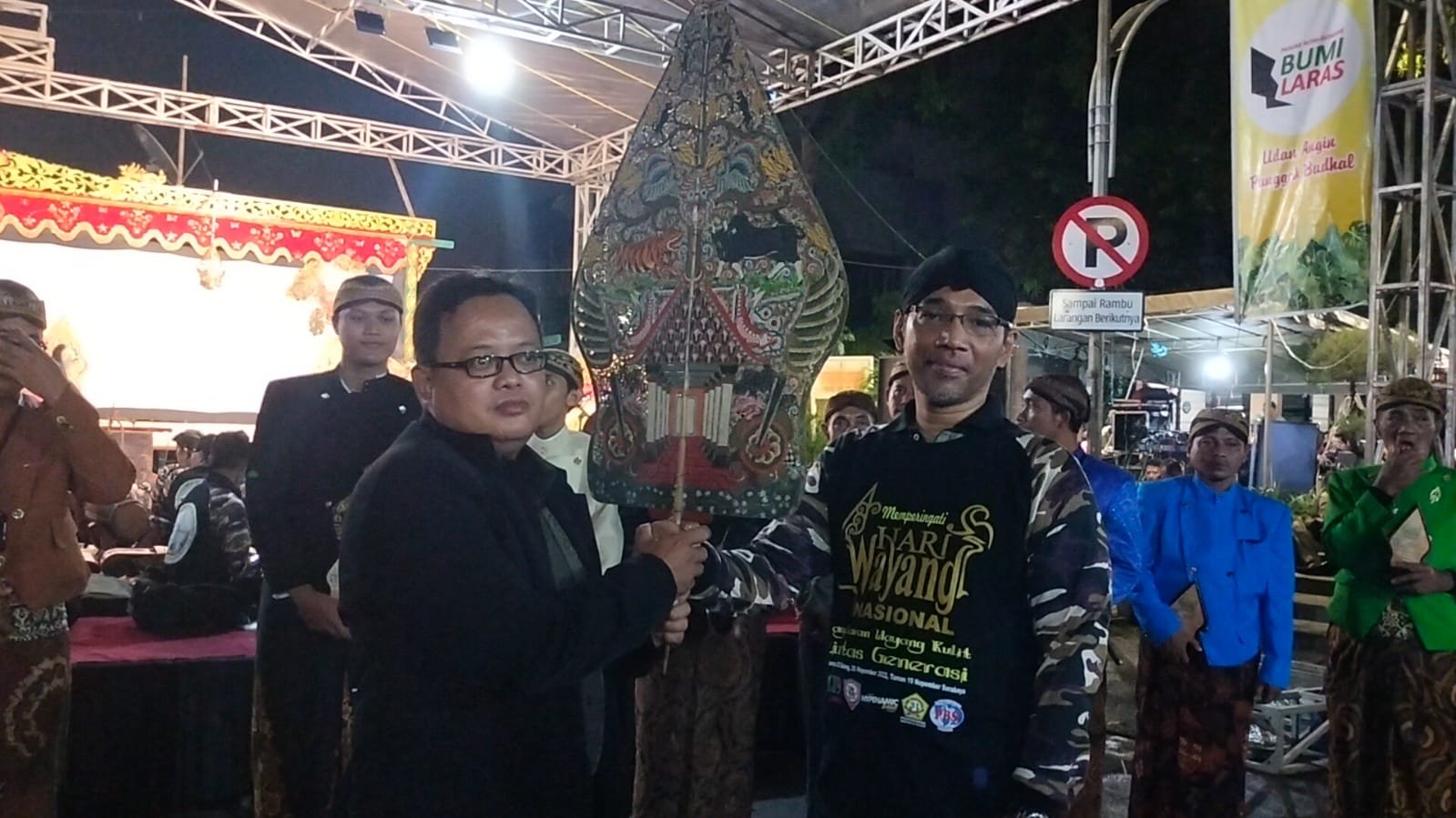 Ketum Wakomindo Apresiasi Pagelaran Wayang Kulit Sanggar Bumi Laras Manunggal