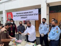 Kepala Lapas Kelas IIB Kota Agung Hadiri Pemusnahan Barang Bukti di Kejari Tanggamus