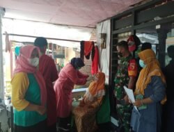 Babinsa Kaligoro Bareng Nakes, Tracing Warga Kontak Erat Covid – 19