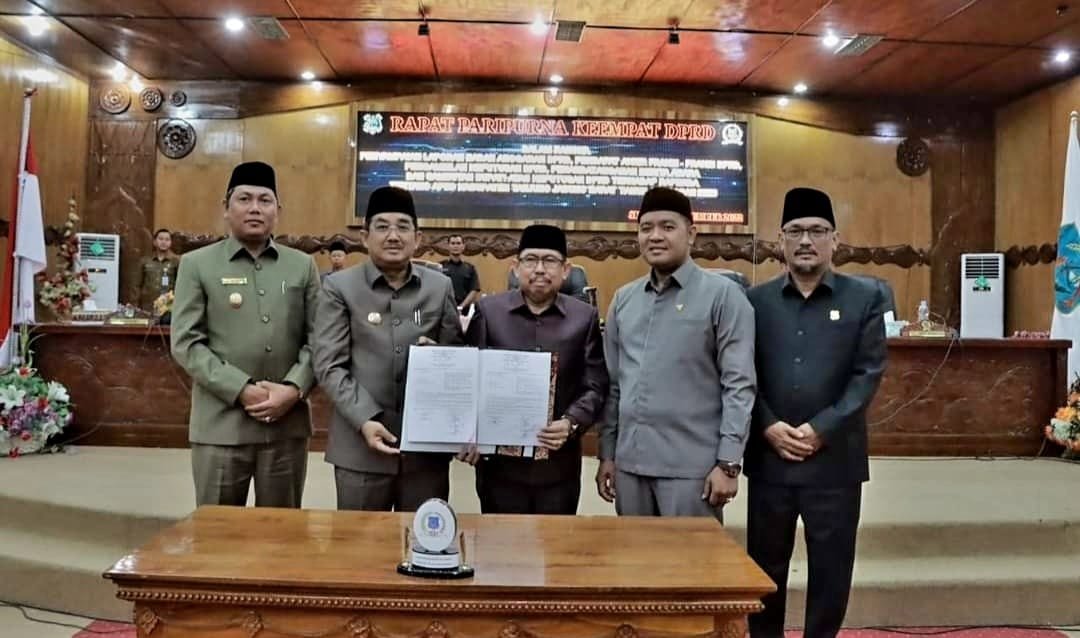 Bupati Anwar Sadat Hadiri Rapurna DPRD Penetapan PROPEMPERDA Tanjabbar Tahun 2023