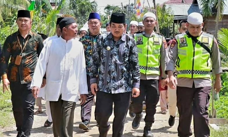 Bupati Anwar Sadat Hadiri Peringatan Haul MT. AL Hidayah Desa Teluk Sialang