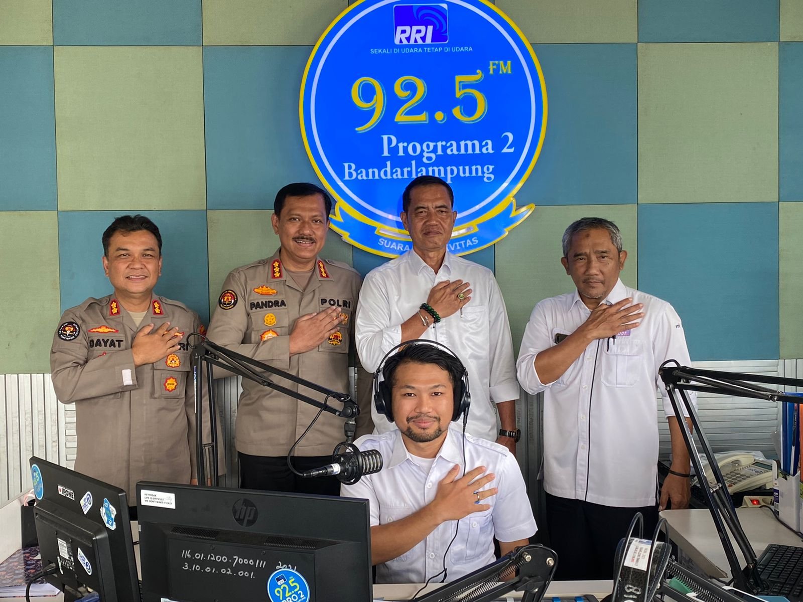 Gencar, Kabid Humas Sosialisasikan aplikasi Polri Super Apps pada masyarakat lewat Radio