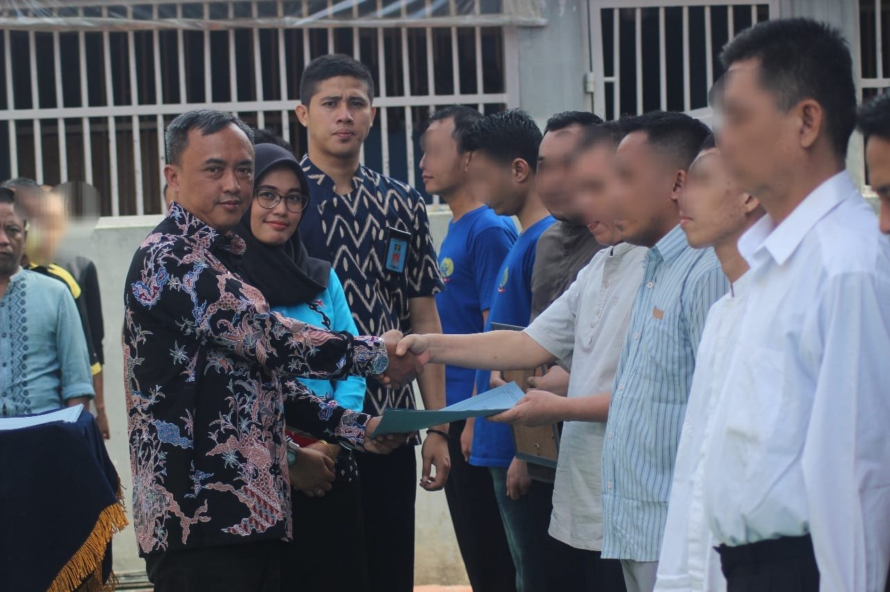 Karutan Kota Agung Beri Penghargaan Kamar Terbaik Bidang Pembinaan Kepribadian dan Serahkan SK PB dan Asimilasi