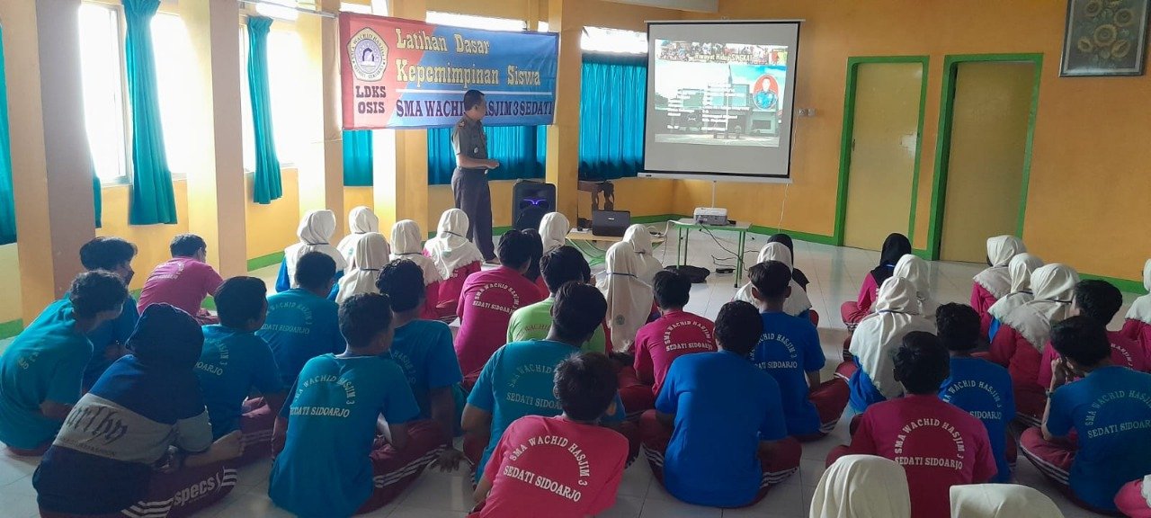 Tanamkan Semangat Kebangsaan Puluhan Siswa Peserta LDKS, Danramil Pacet Beberkan Sejarah Bangsa