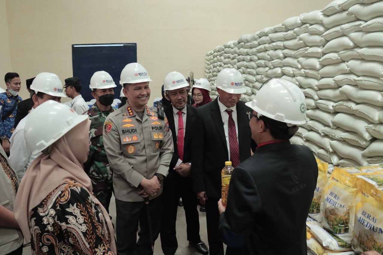 Jelang Nataru, Polresta Malang Kota Bersama Pemkot Pantau Stok Sembako dan BBM