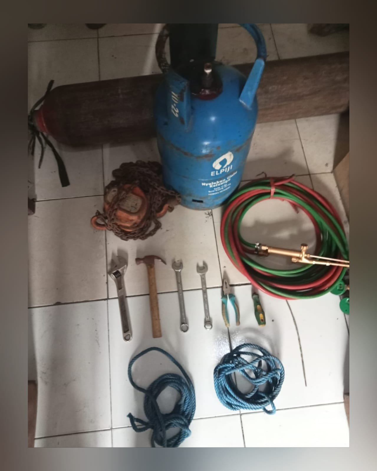 Polres Gresik Amankan 3 Tersangka Pencurian Gudang Kebomas, Kerugian Capai 454 Juta