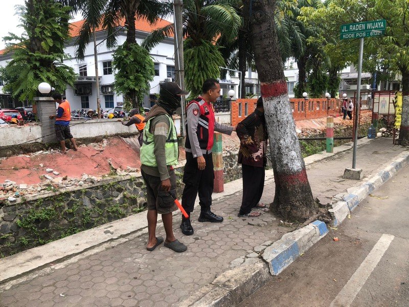 Tak Diberi Uang, Supeltas di Mojokerto Pukul Kendaraan Pengguna Jalan