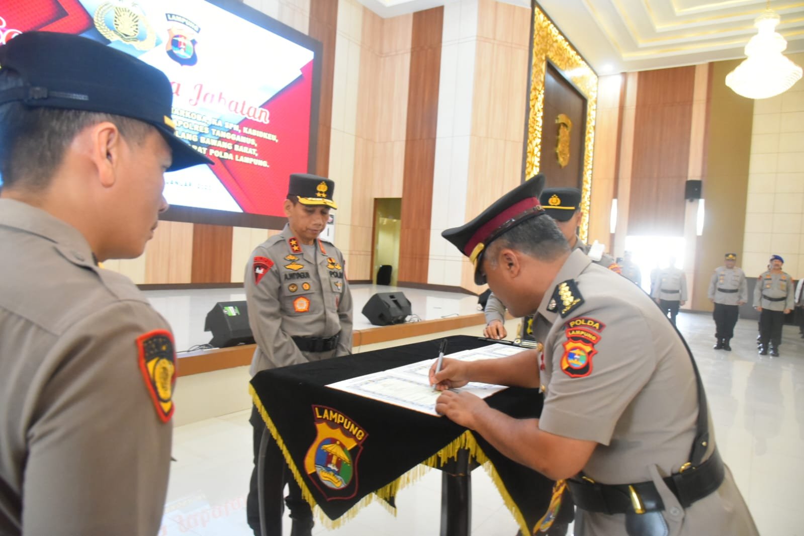 Kapolda Lampung Pimpin Sertijab 5 Pejabat Utama dan 5 Pejabat Kapolres