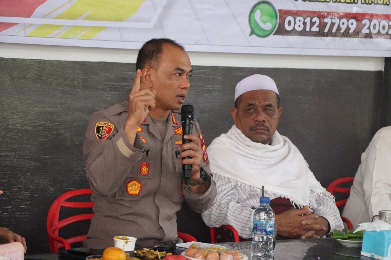 Sholawat Bergema Saat Jum’at Curhat Kapolres Aceh Timur di Peureulak Barat