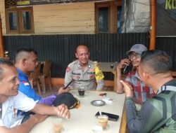 Lewat Obrolan Warung Kopi, Cara Bhabinkamtibmas Polsek Indra Makmu Edukasi Warga