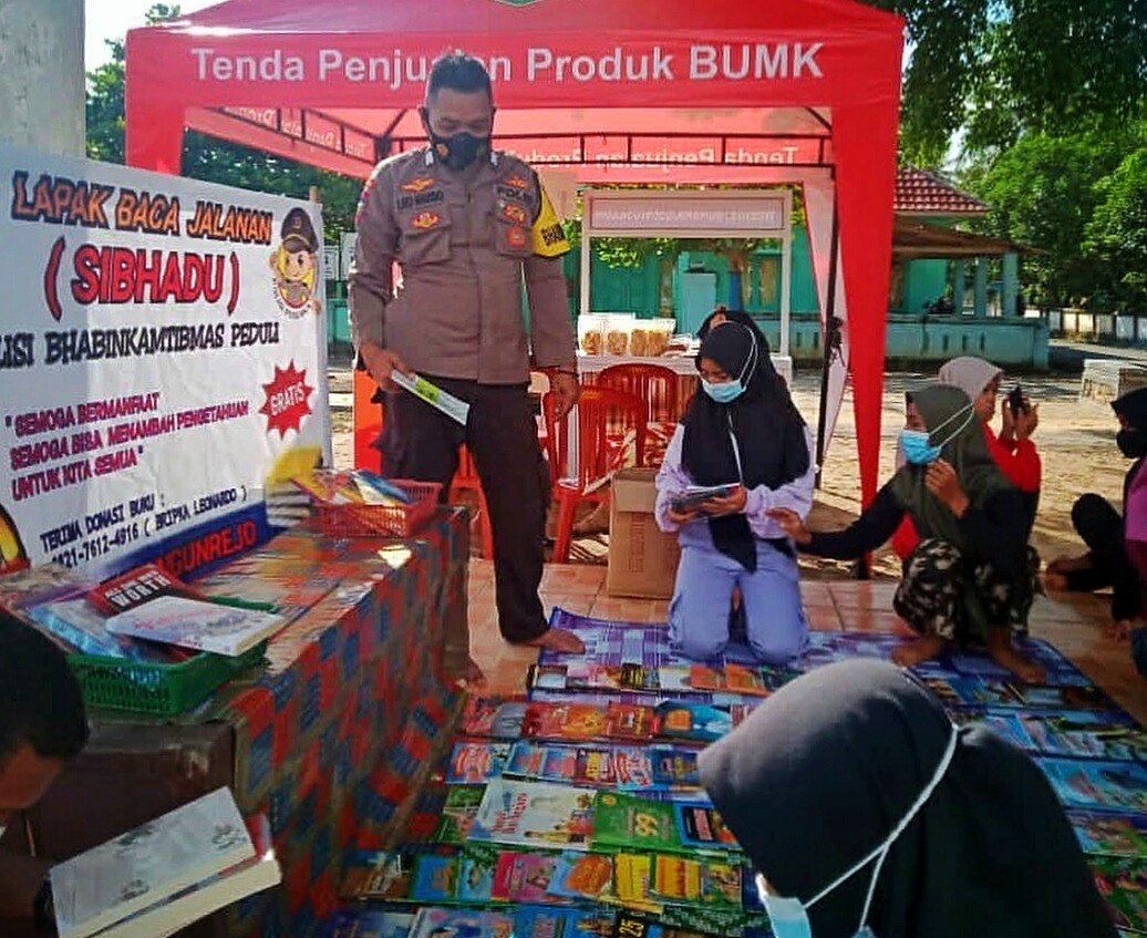 Tingkatkan Literasi Lewat Taman Bacaan Masyarakat, Bripka Leonardo Bangkitkan Kembali Budaya Membaca