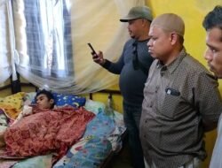 Zulfadli Oyong Anggota DPRK Aceh Timur Kunjungi Remaja korban Kebakaran