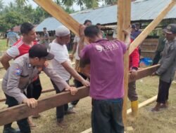 Kapolsek Peudawa Polres Aceh Timur Gotong Royong Bersama Warga
