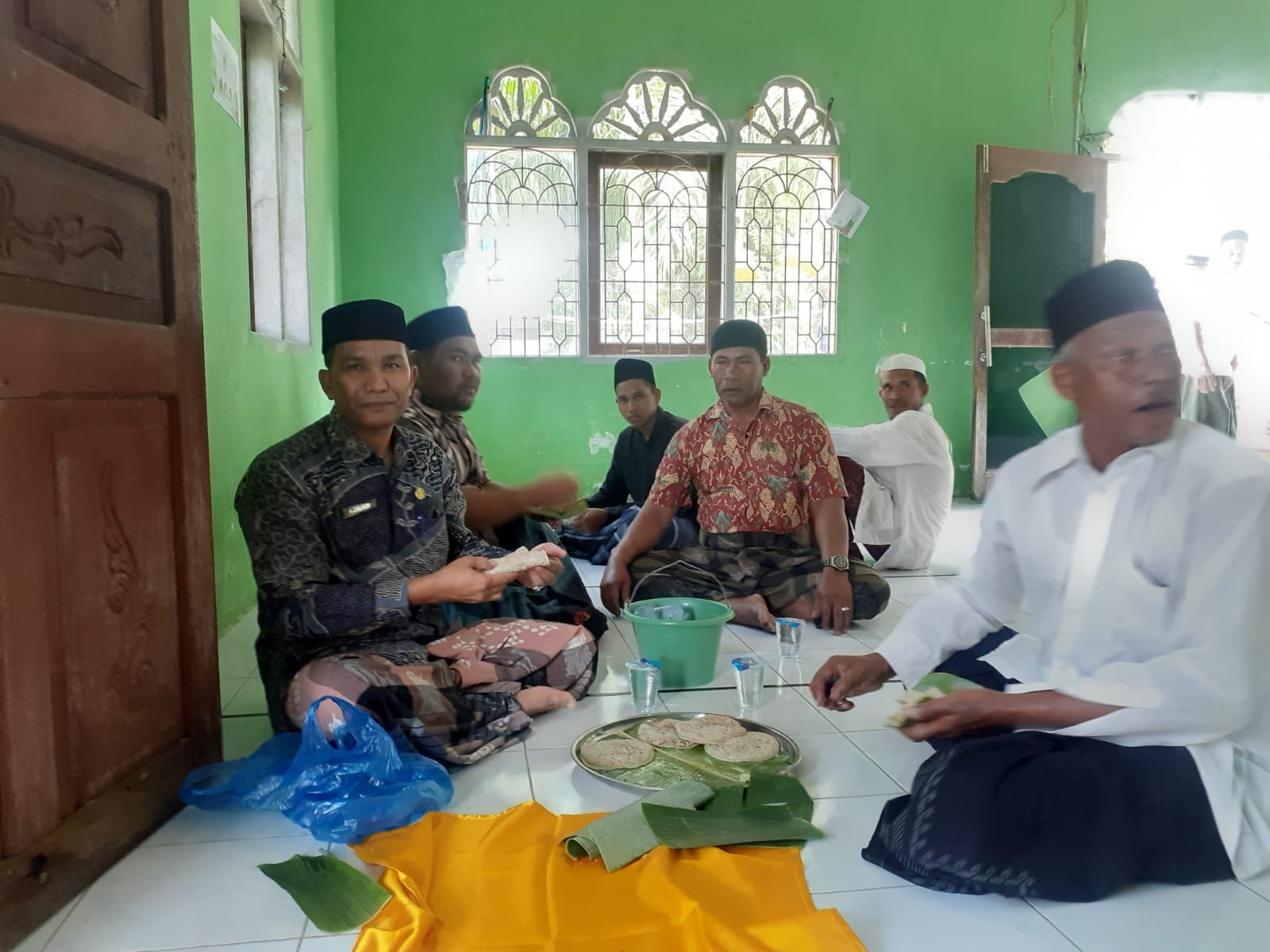 Camat Peudawa Mewakafkan 20 Meter Tanah untuk Pembangunan Masjid Di Desa'Aleu Itam Peudawa