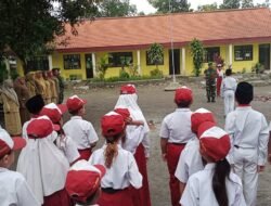 Babinsa Koramil Jajaran Kodim Mojokerto Pimpin Upacara Di Sekolah