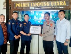 Bupati Lampung Utara Berikan Piagam Penghargaan Kepada Kapolres Dan Jajaran TEKAB 308 Presisi