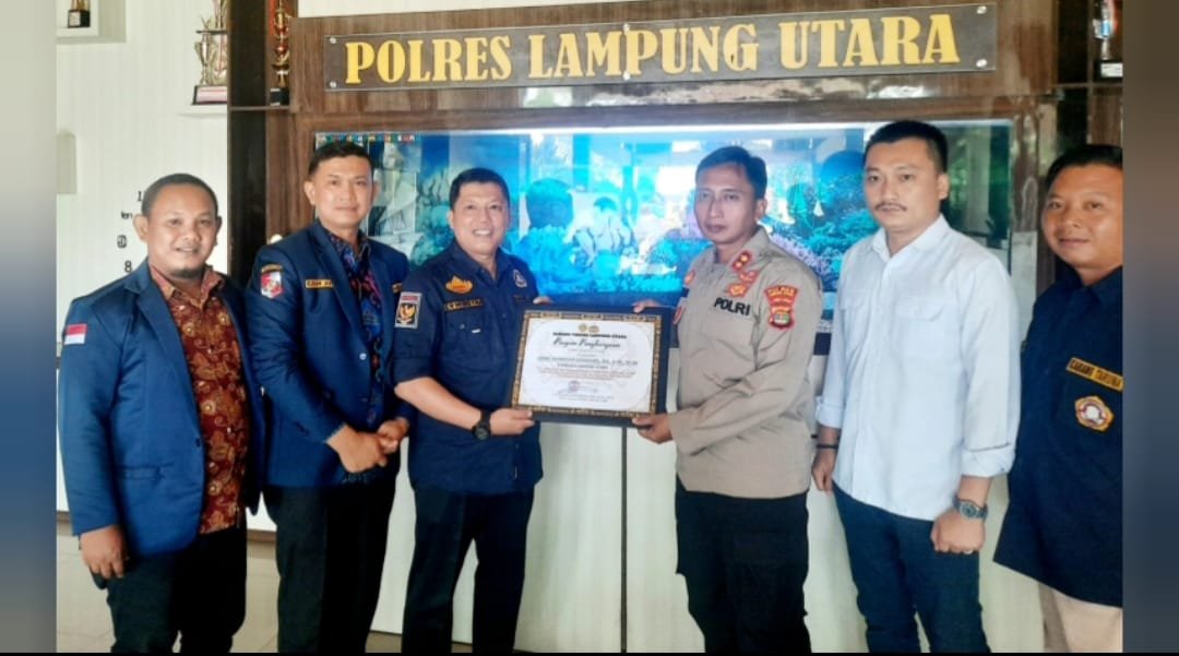 Bupati Lampung Utara Berikan Piagam Penghargaan Kepada Kapolres Dan Jajaran TEKAB 308 Presisi