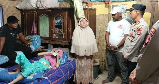 Peduli Warga Yang Sakit, Polsek Nurussalam Polres Aceh Timur Serahkan Bantuan