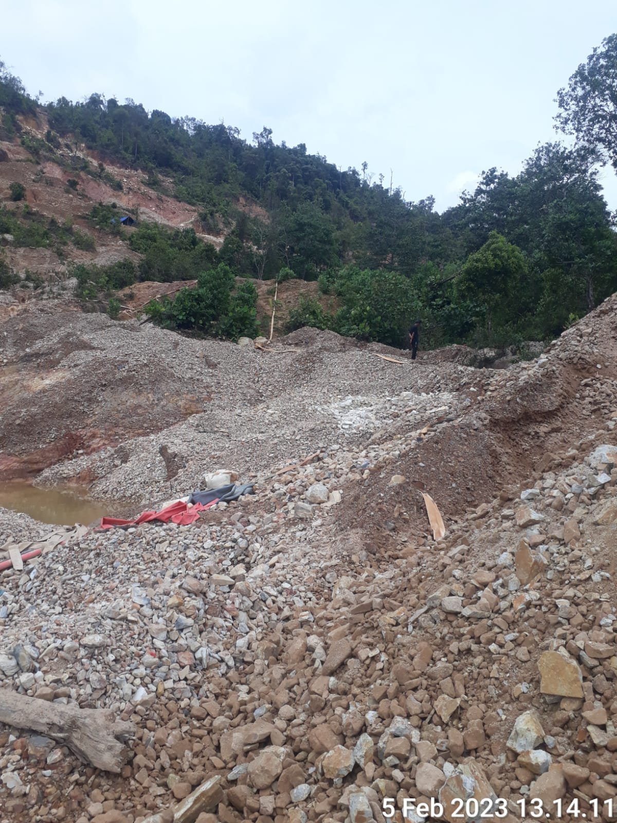 Kawasan Hutan Lindung Bukit Betung Sambung Giri Dirusak Penambang Timah