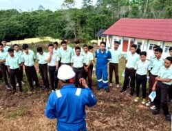 MEDCO E&P TANAM POHON UNGGULAN BERSAMA SISWA SMKN 1 INDRA MAKMU