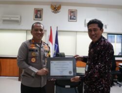 Polresta Mojokerto Terima Piagam Penghargaan Satker Peringkat 1
