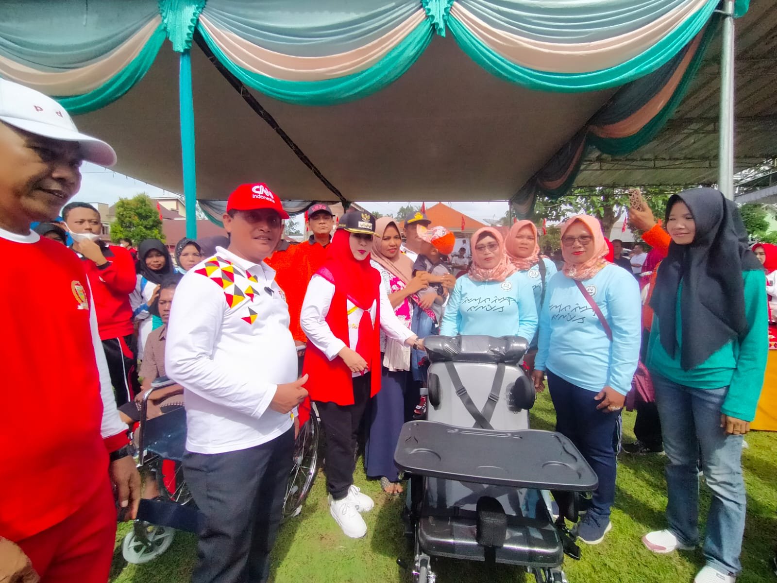 Bupati Tanggamus Senam Seruling Bersama Jajaran dan Masyarakat Wonosobo