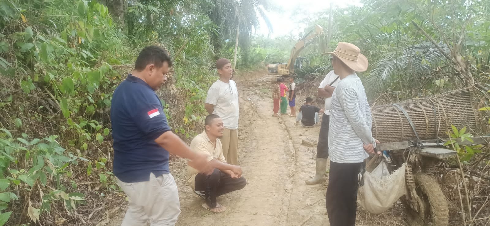 DPRK Aceh Timur Zulfadli Lihat Akses Jalan Seumanah Jaya yang Diperbaiki