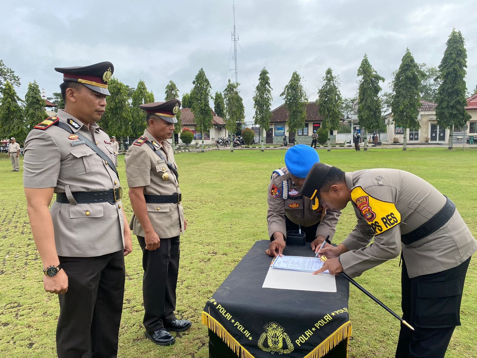 Kapolres Lampung Utara Pimpin Serah Terima Jabatan Kapolsek Abung Barat Dan Pemberian Reward Kepada Personel