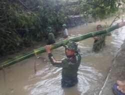 Banjir Sebabkan Tanggul Jebol, Kodim 0815/Mojokerto Kerahkan Babinsa