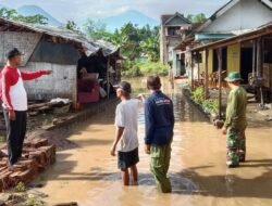 Banjir Sebabkan Tanggul Jebol, Kodim 0815/Mojokerto Kerahkan Babinsa