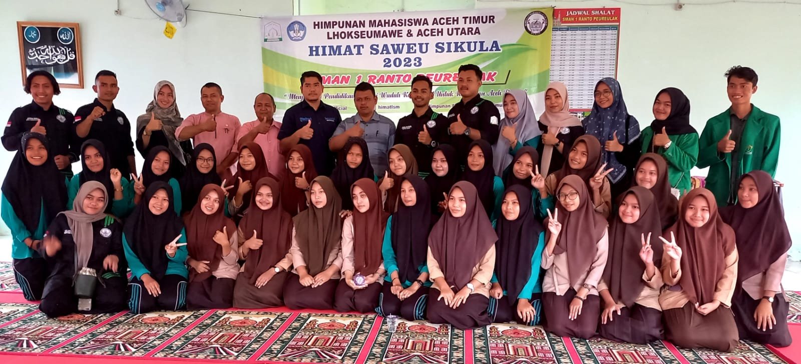 Zulfadli Oyong Saweu Sikula SMAN 1 Ranto Peureulak bersama HIMAT