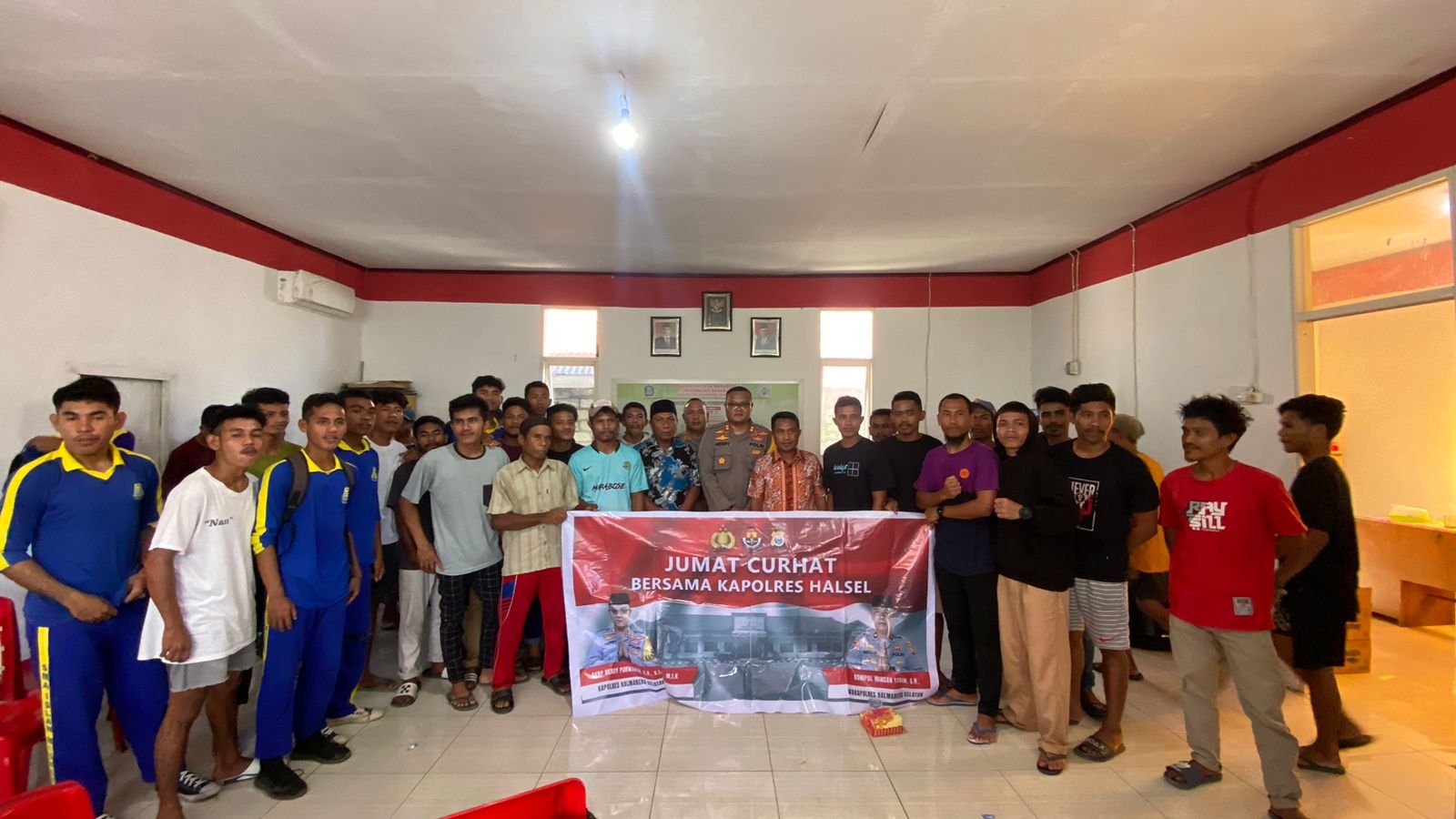 Polres Halsel Gelar Jumat Curhat di Kantor Desa Marabose