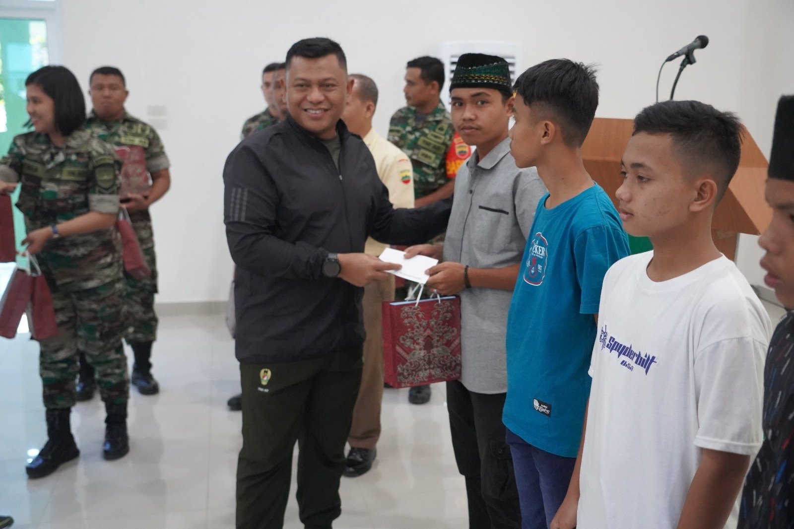Lewat Jumat Berkah, Korem 022/Pantai Timur Berbagi Kasih Kepada Yatim Piatu