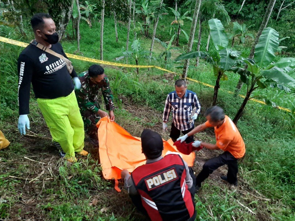 Mayat Bayi Terbungkus Handuk Merah Ditemukan di Mojokerto