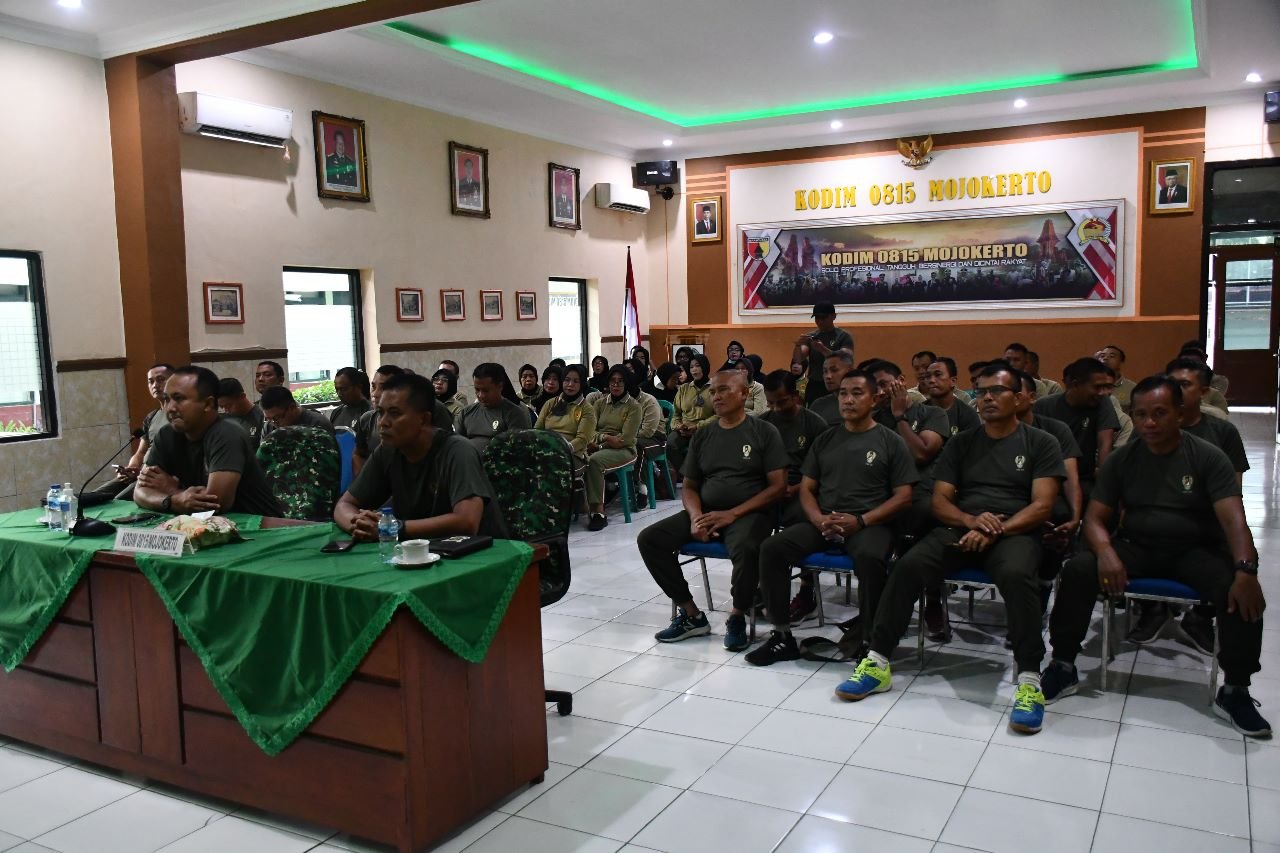 Dandim 0815/Mojokerto Ikuti Grand Launching APP ETWP AD & Penyerahan Simbolis Seragam PNS TNI AD Secara Virtual